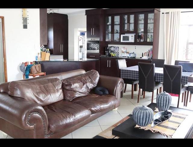 4 BEDROOM HOUSE FOR SALE IN COUNTRY CLUB